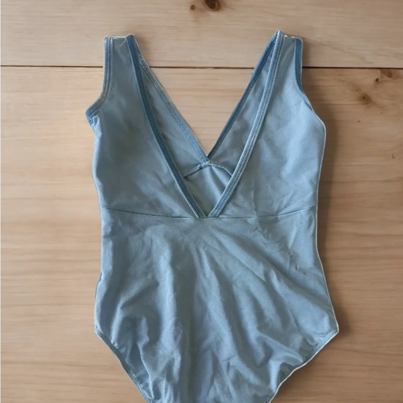 Light Blue V-Neck Bullet Pointe Leotard - Picture 2 of 3
